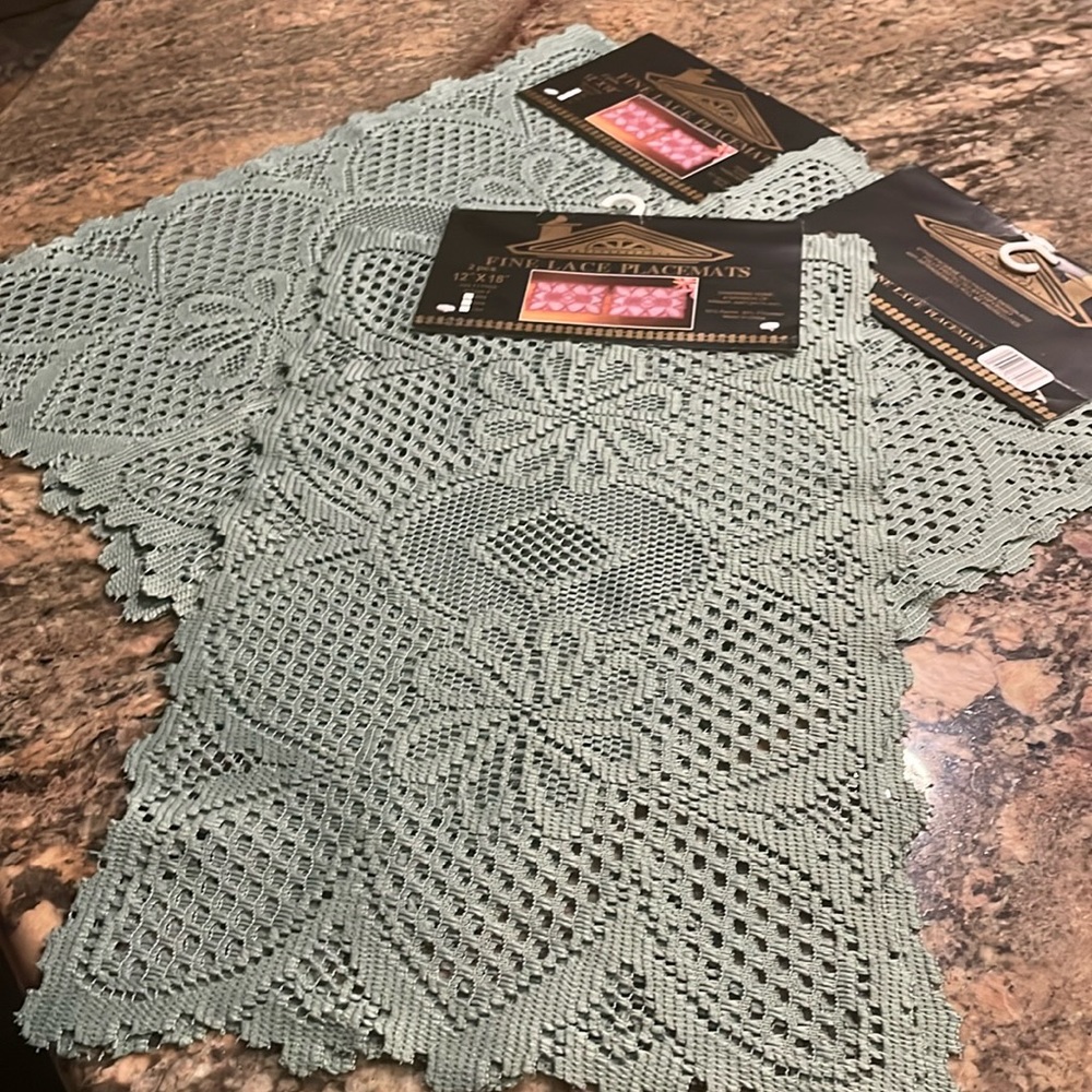 NWT-Fine Lace Placemats
